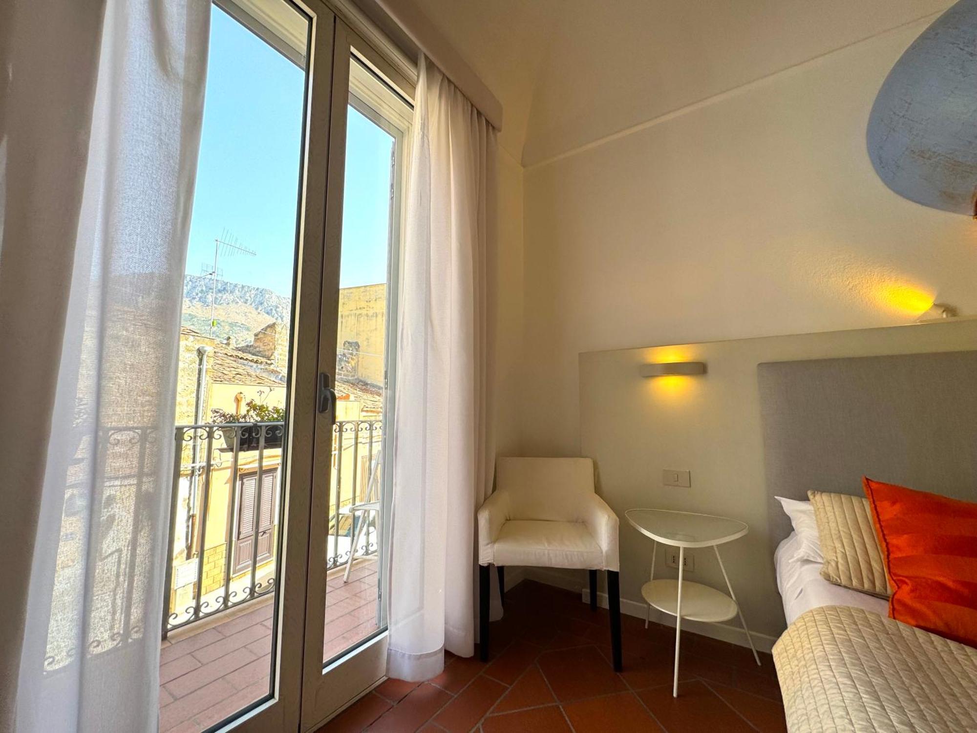 B&B Antichi Colori Чинизи Экстерьер фото